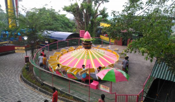 dancing-wheel-ride-at-wonderla-kochi